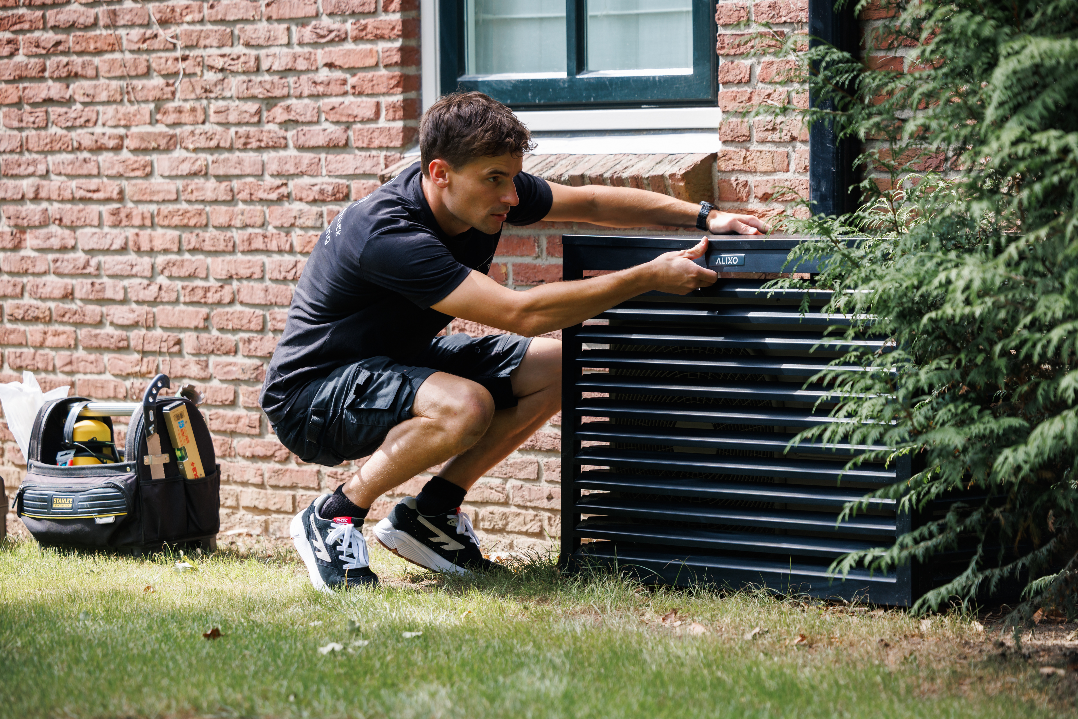 Omkasting voor buitenunit airconditioning